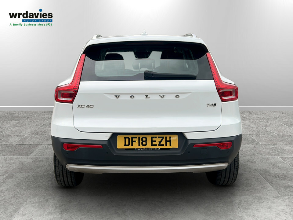 Volvo XC40 2.0 T4 Momentum Pro Awd Geartronic White #6