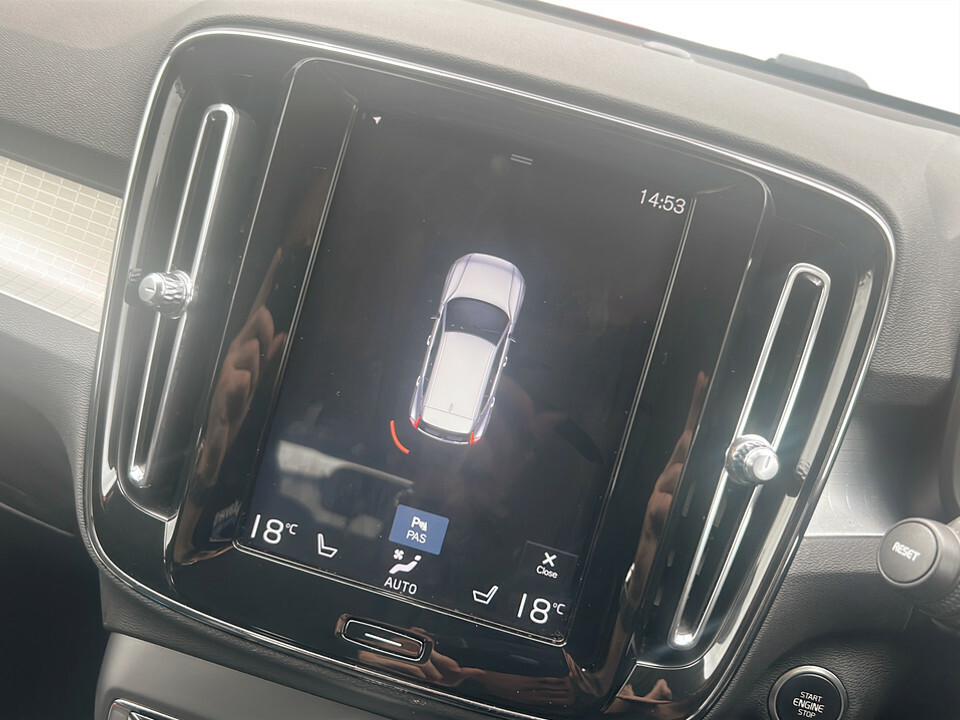 Volvo XC40 1.5 T3 R Design Pro Red #27