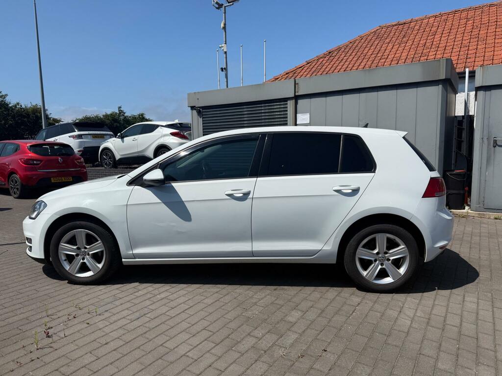 Volkswagen Golf Match White #2