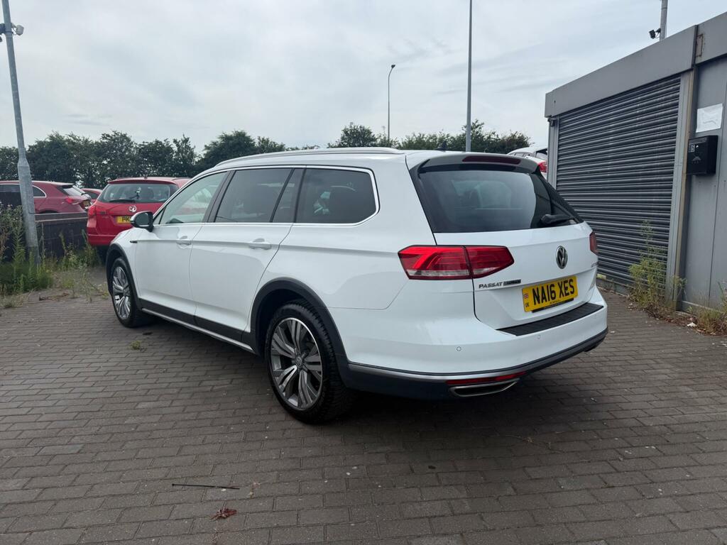 Volkswagen Passat Alltrack Alltrack White #3