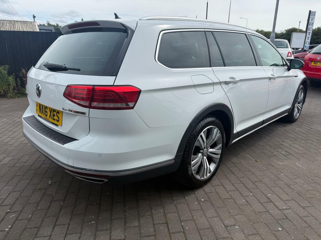 Volkswagen Passat Alltrack Alltrack White #5