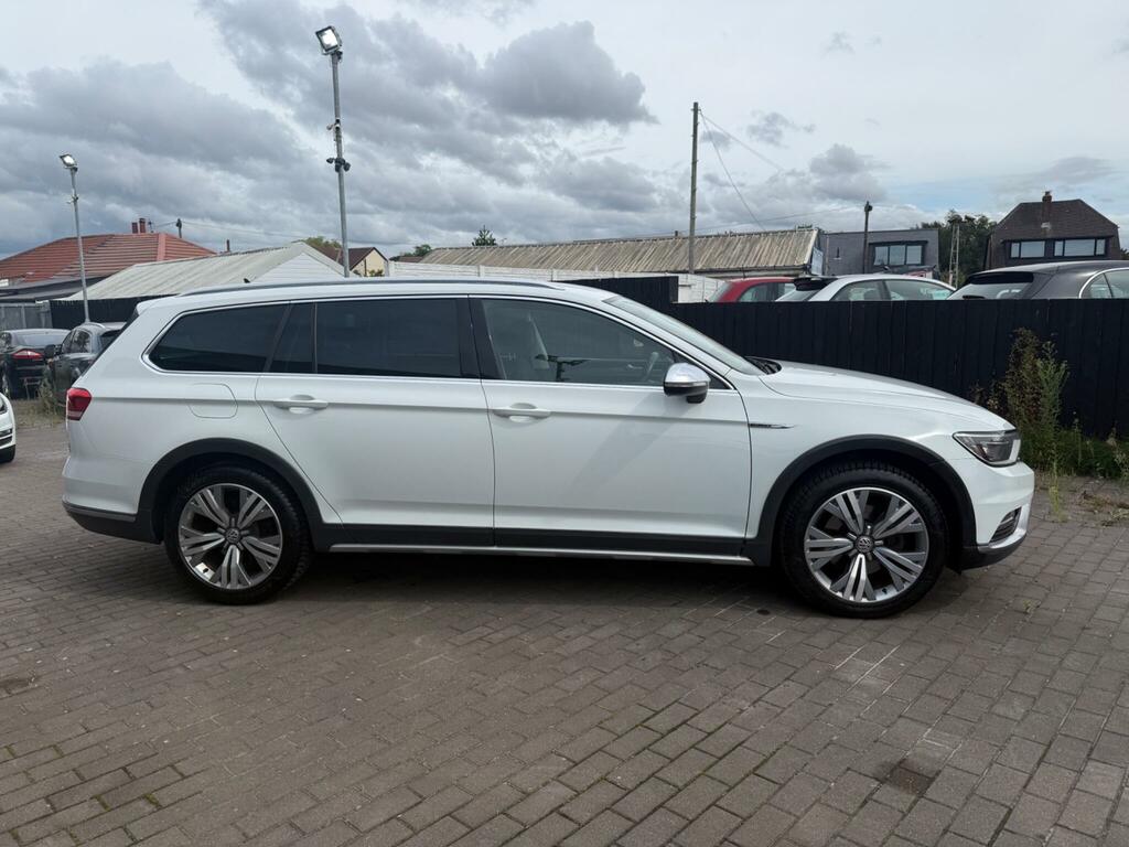 Volkswagen Passat Alltrack Alltrack White #6