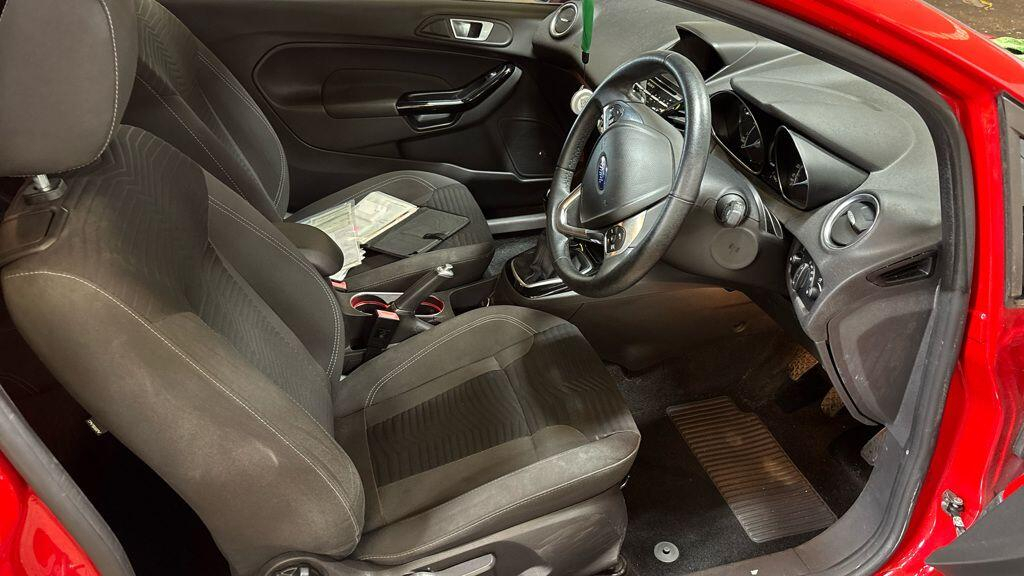 Ford Fiesta Zetec White #9