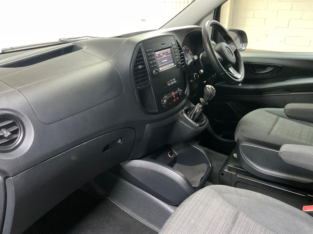 Mercedes-Benz Vito 114 Crew Van Compact White #21