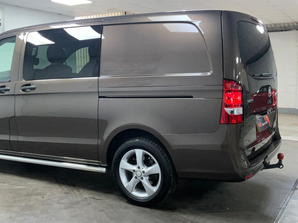 Mercedes-Benz Vito 114 Crew Van Compact White #17
