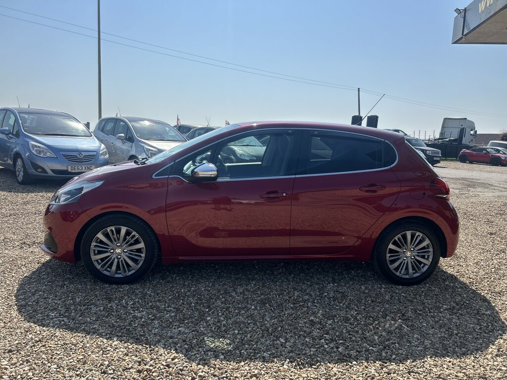 Peugeot 208 1.6 Bluehdi Allure Red #4