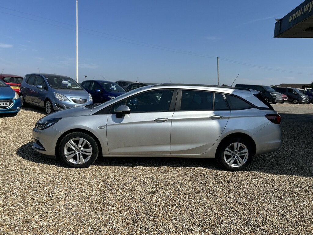 Vauxhall Astra Estate 1.6 Cdti Ecoflex Design 2018 VU18UYA Silver #4