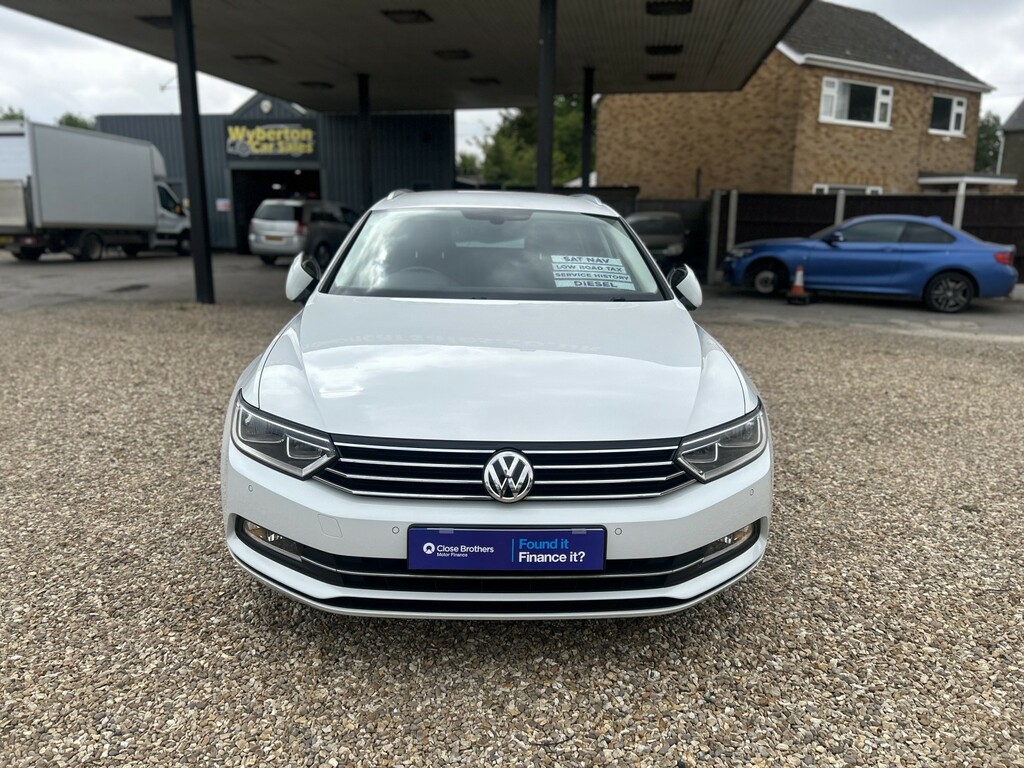 Volkswagen Passat Estate 1.6 Tdi Bluemotion Tech Se Business 2015 YH15PWO White #2