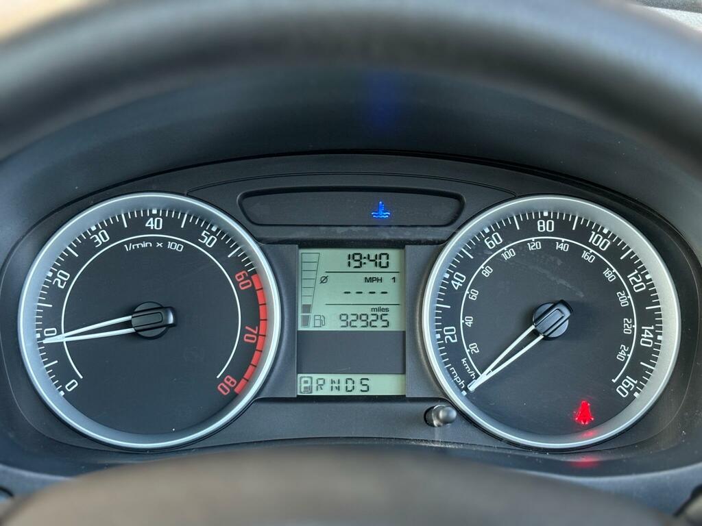 Skoda Roomster Mpv 1.6 16V Se Tiptronic 201010 Red #20