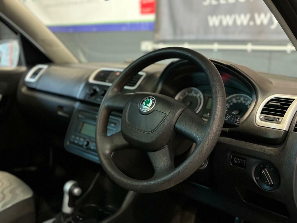 Skoda Roomster Mpv 1.6 16V Se Tiptronic 201010 Red #28