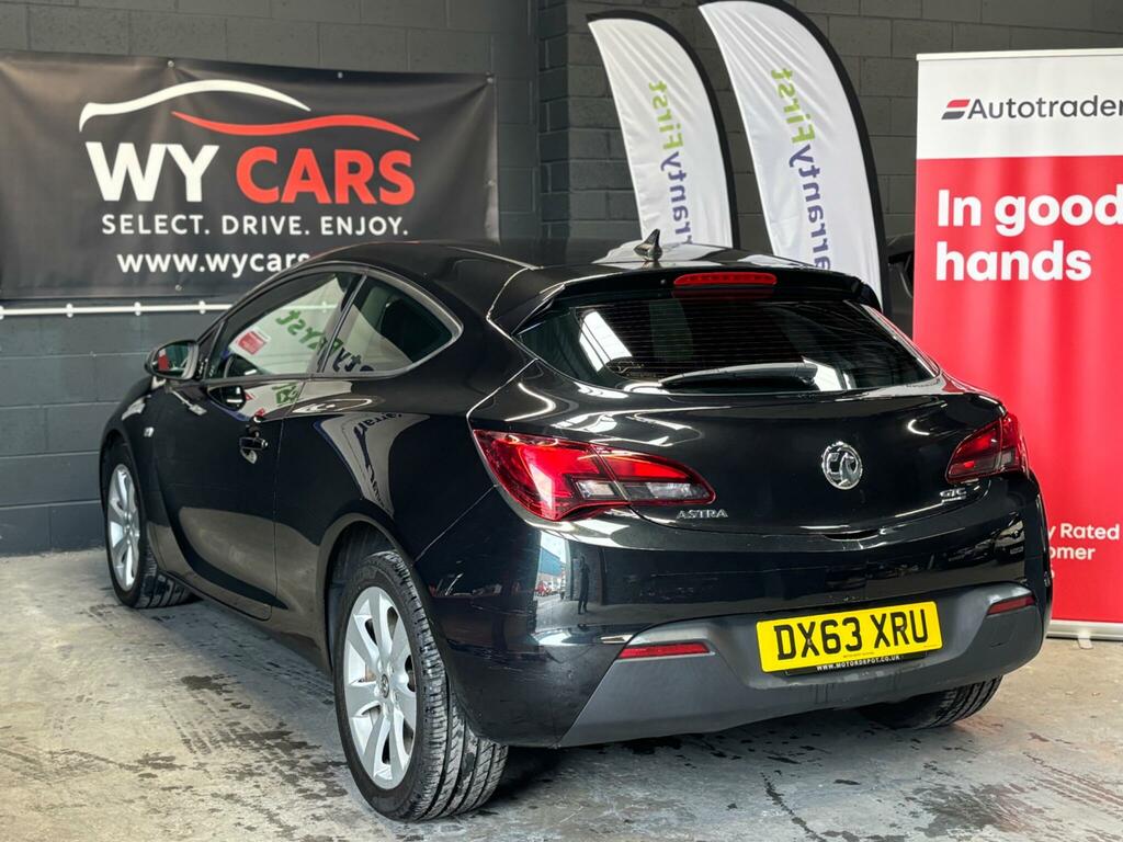 Vauxhall Astra GTC Sport Black #4
