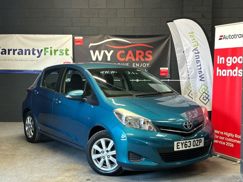 Toyota Yaris Black #1