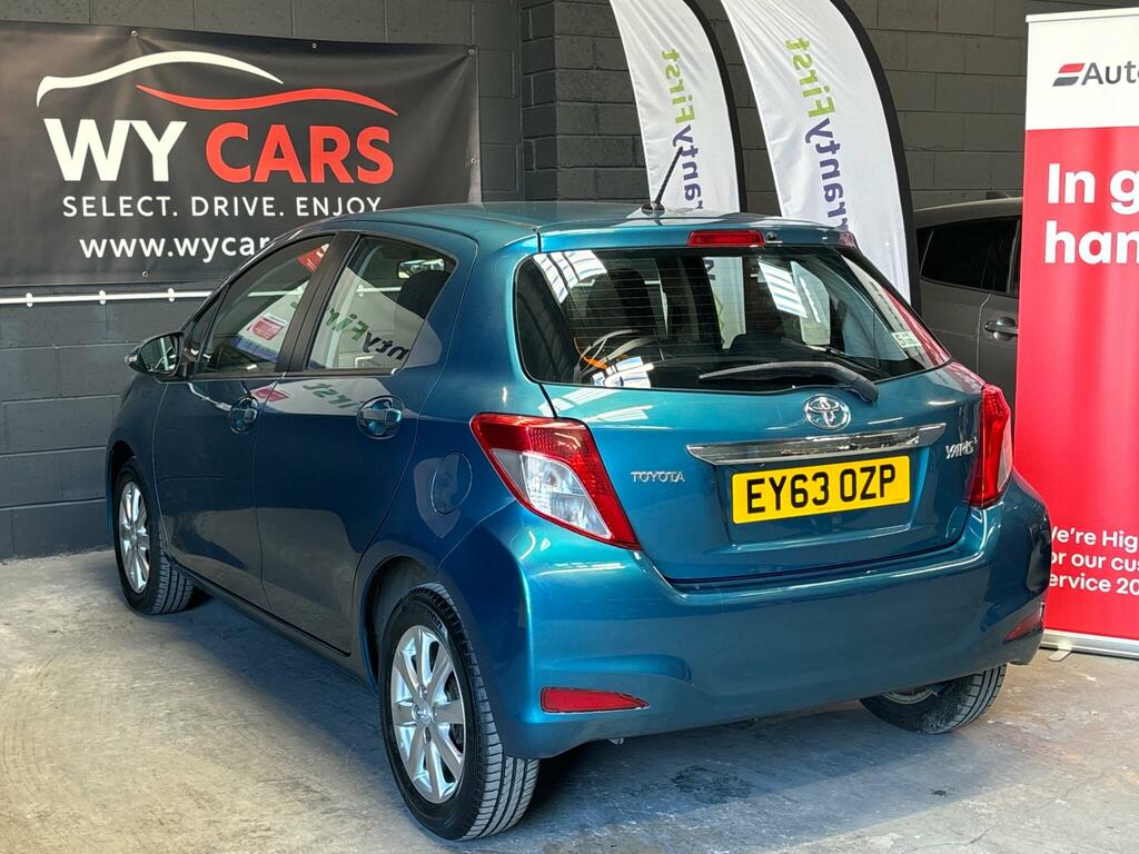 Toyota Yaris Black #4