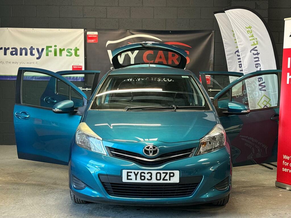 Toyota Yaris Black #6