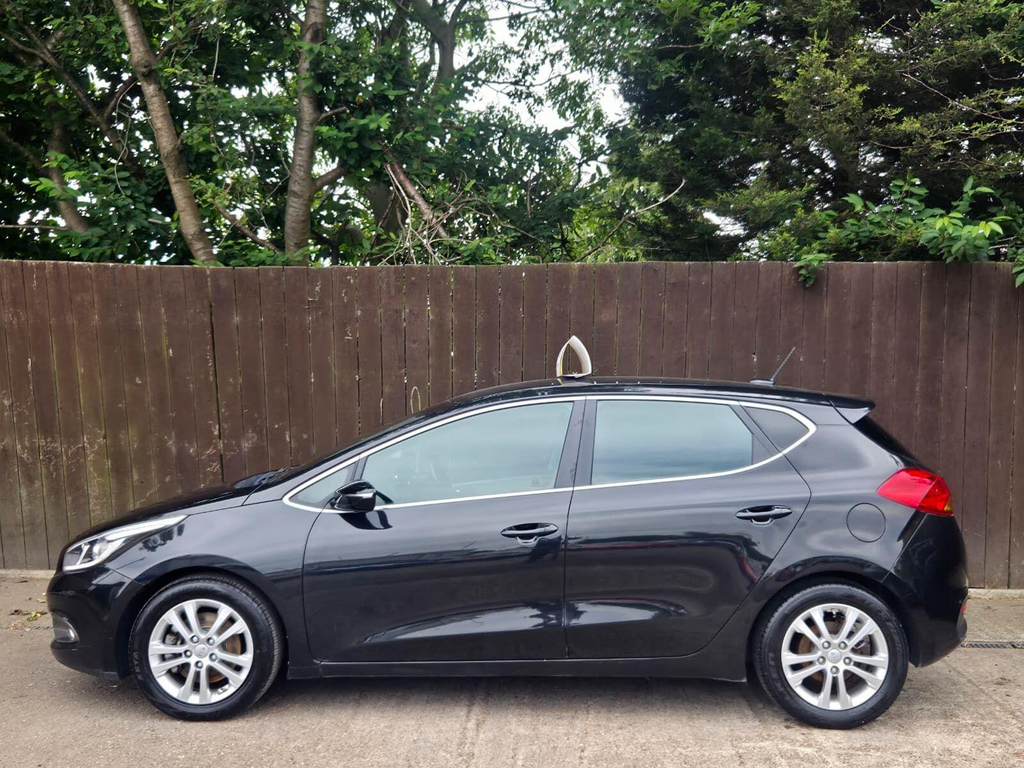 Kia Ceed Hatchback Black #5