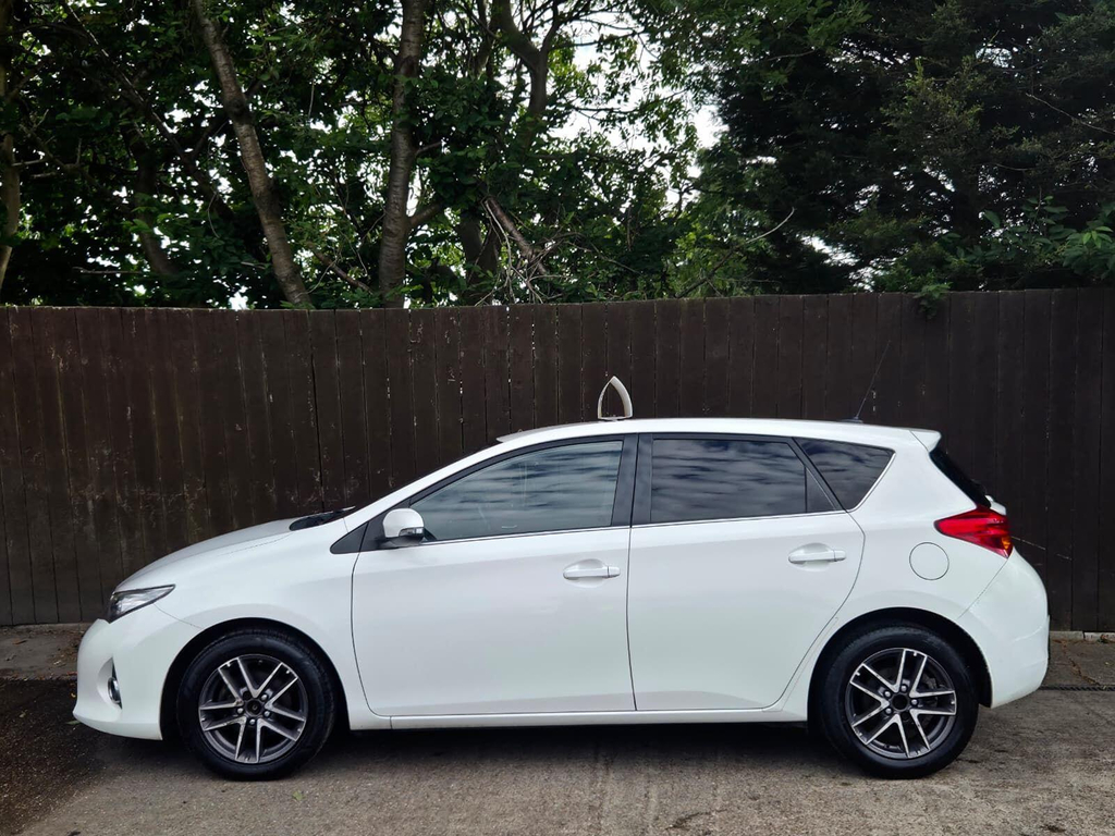 Toyota Auris 1.6 V-matic Icon Plus Multidrive S Euro 5 White #5