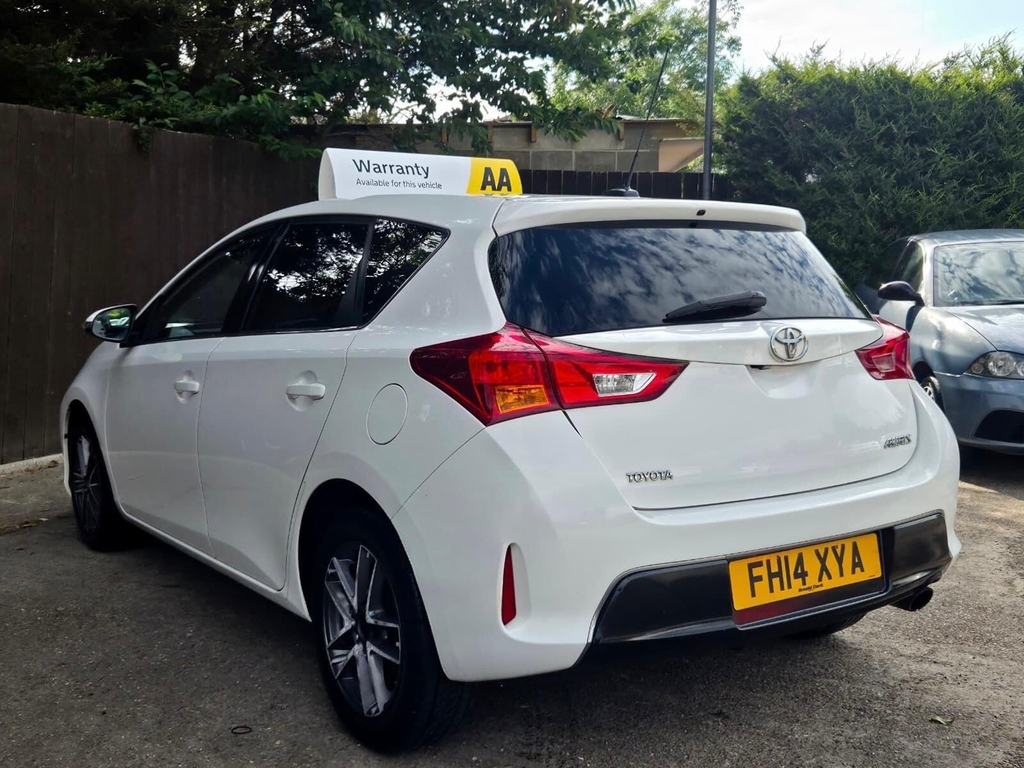 Toyota Auris 1.6 V-matic Icon Plus Multidrive S Euro 5 White #4