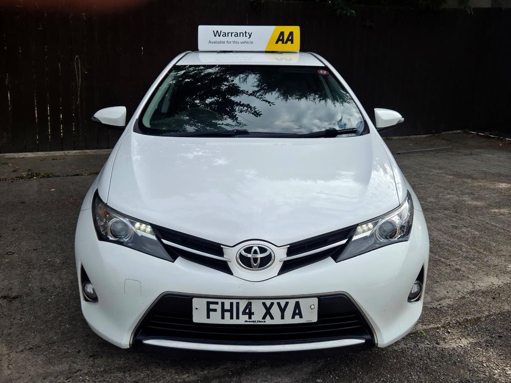 Toyota Auris 1.6 V-matic Icon Plus Multidrive S Euro 5 White #2