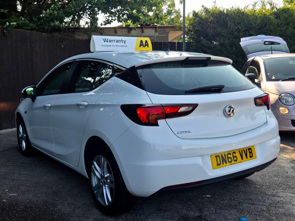 Vauxhall Astra Hatchback DN66VVB White #4