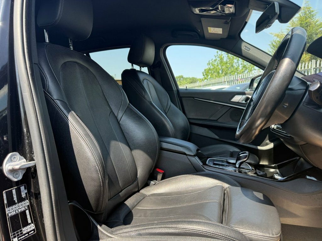 BMW 1 Series 1.5L M Sport Black #4