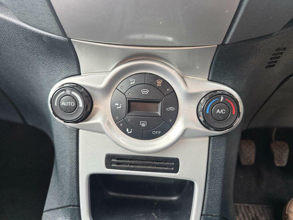 Ford Fiesta 1.25 Style 82 Red #25