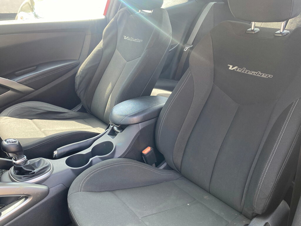 Hyundai Veloster Se Red #17
