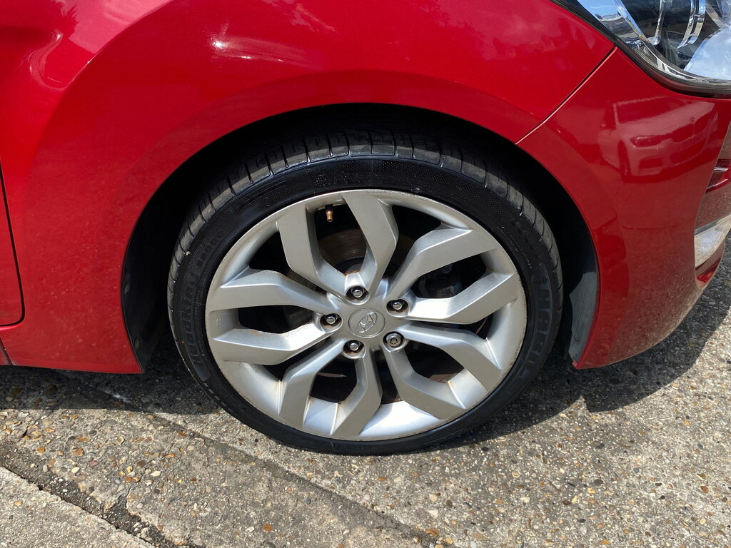 Hyundai Veloster Se Red #32