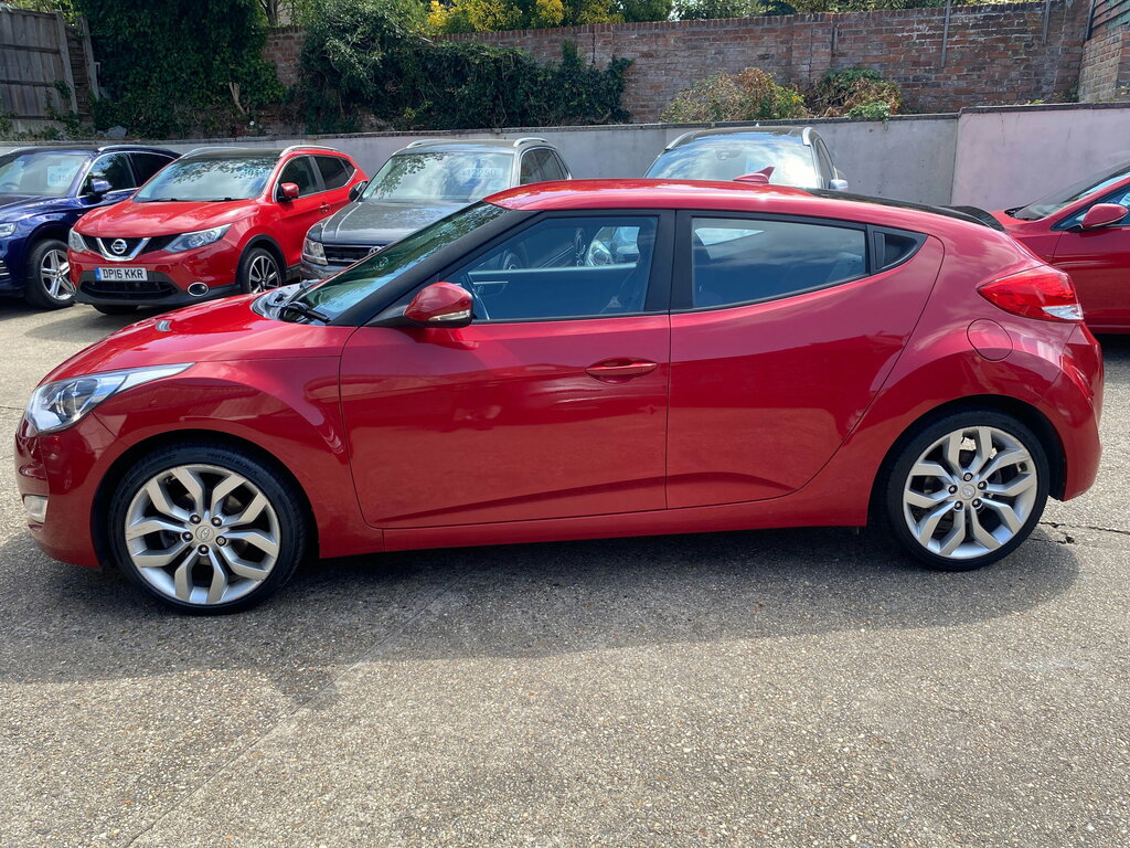 Hyundai Veloster Se Red #25