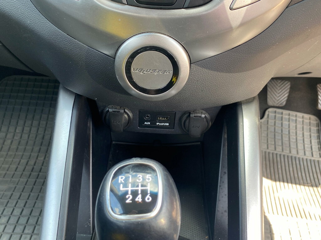 Hyundai Veloster Se Red #20