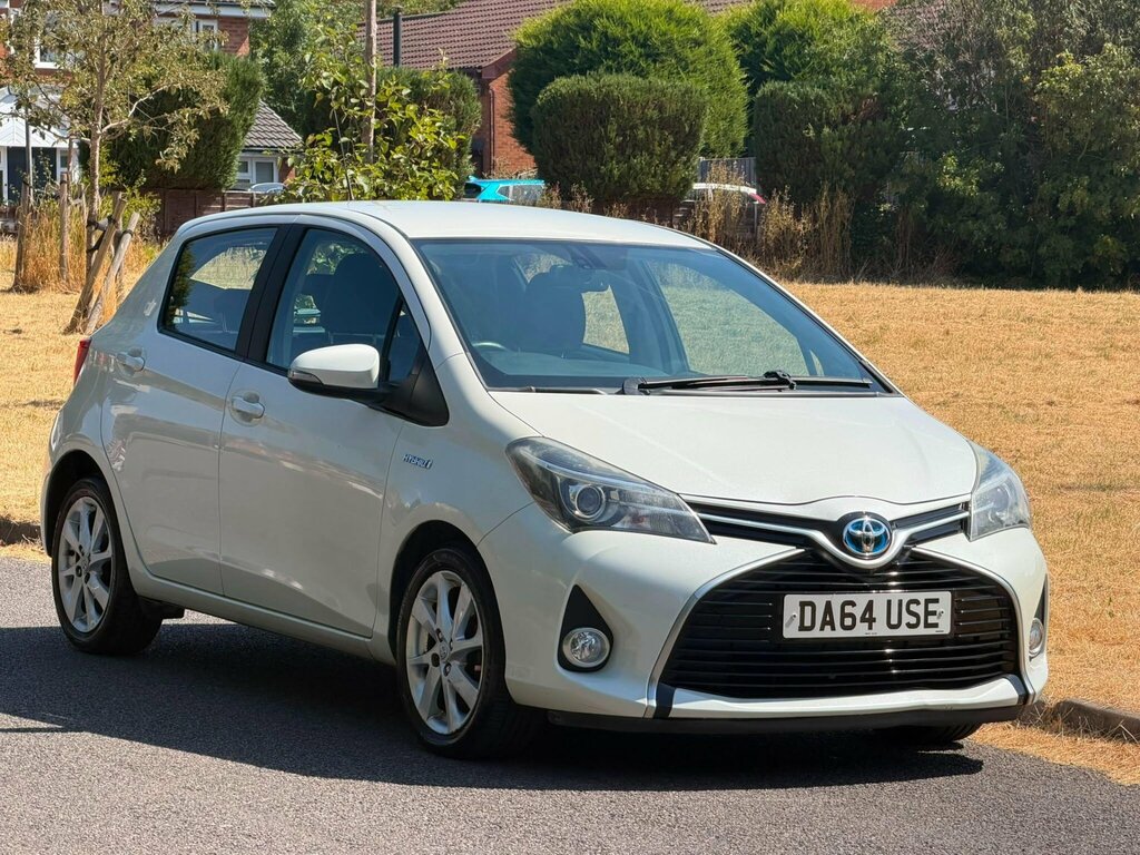 Toyota Yaris 1.5 Vvt-h Excel E-cvt Euro 6 15In Alloy White