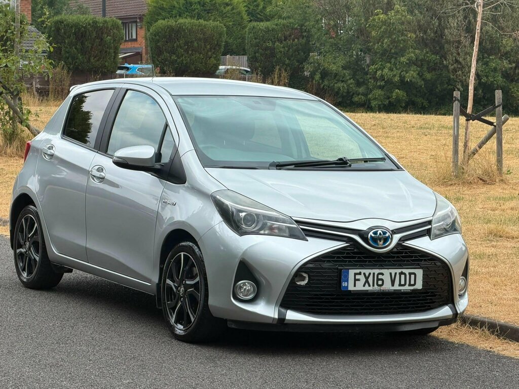 Toyota Yaris 1.5 Vvt-h Design E-cvt Euro 6 Silver