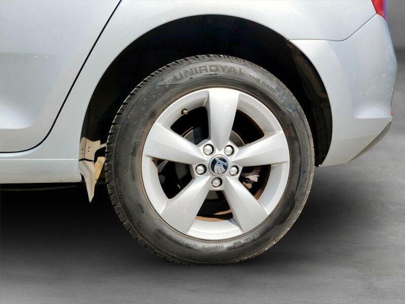 Skoda Rapid Spaceback 1.6 Tdi Se White #10