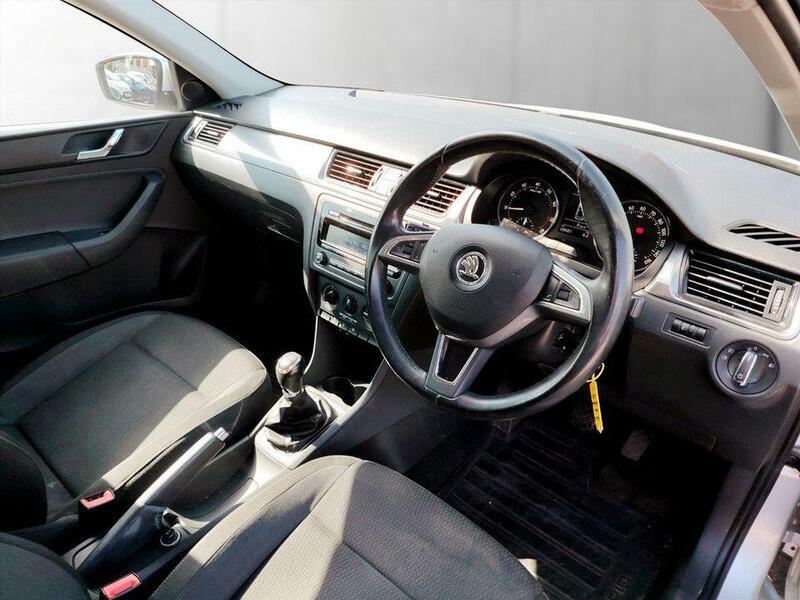 Skoda Rapid Spaceback 1.6 Tdi Se White #13
