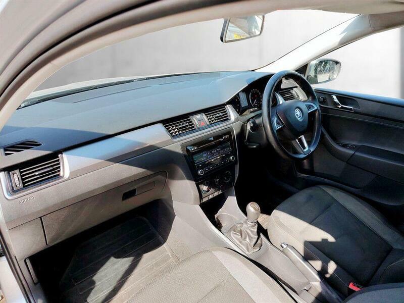 Skoda Rapid Spaceback 1.6 Tdi Se White #12