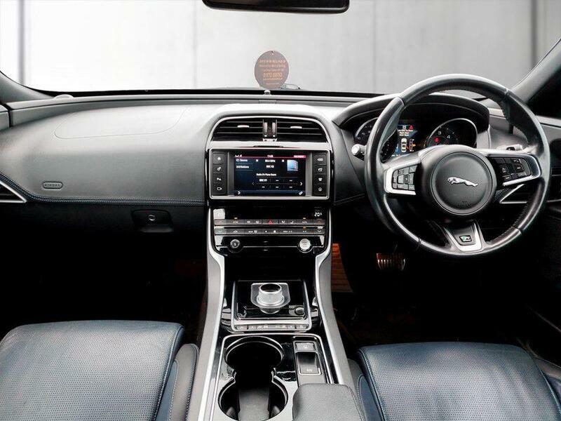 Jaguar XE Xe Prestige D Red #9