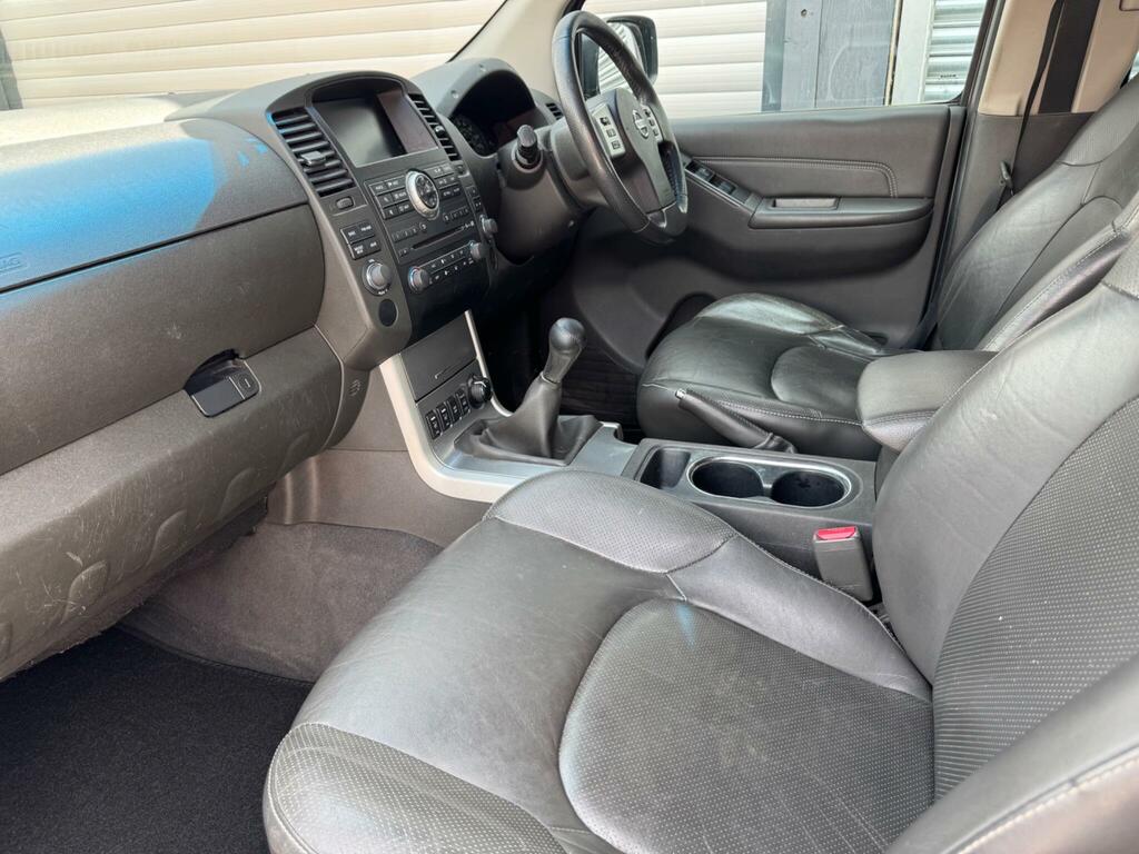 Nissan Navara 2.5 Dci Tekna 4Wd Euro 5 Black #2
