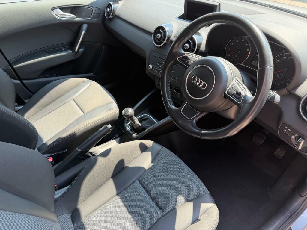 Audi A1 1.4 Tfsi Sport Sportback Euro 5 Ss Silver #2