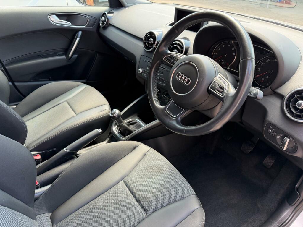 Audi A1 1.4 Tfsi Sport Sportback Euro 5 Ss Silver #2