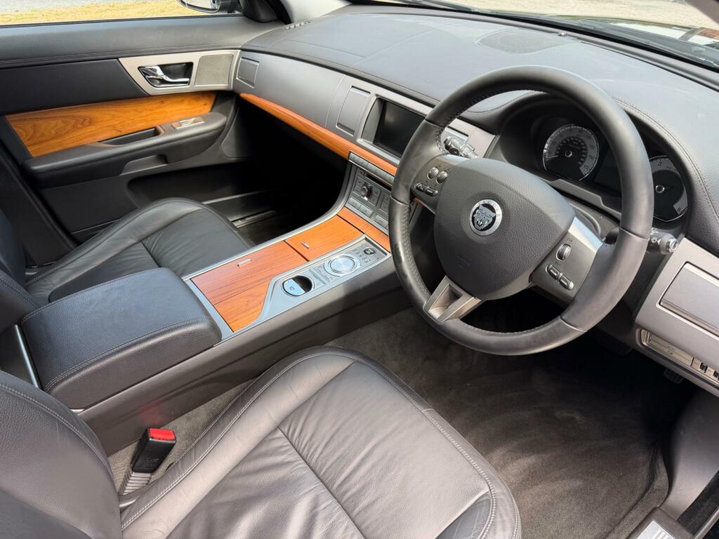 Jaguar XF Luxury Black #6