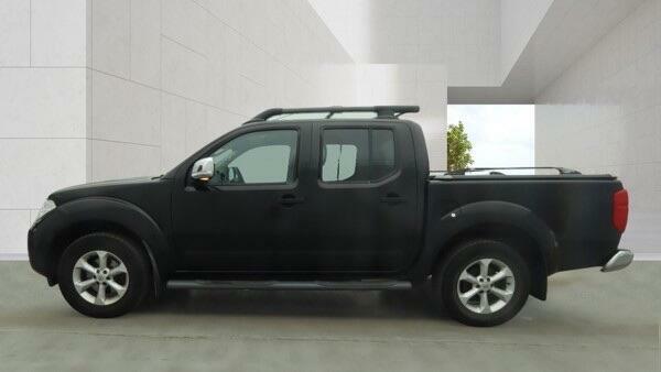 Nissan Navara Tekna Black #2