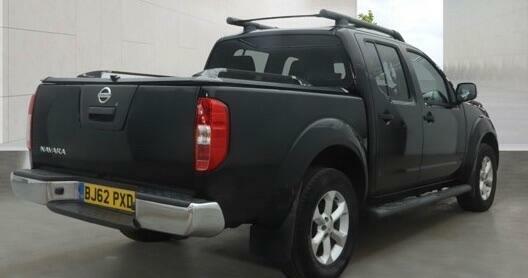 Nissan Navara Tekna Black #6