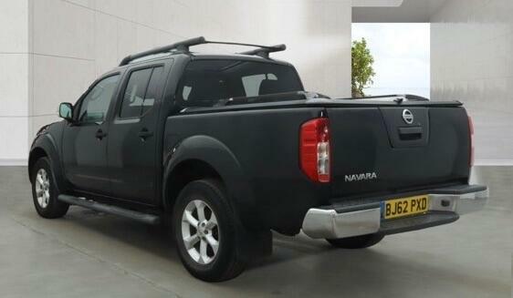 Nissan Navara Tekna Black #4