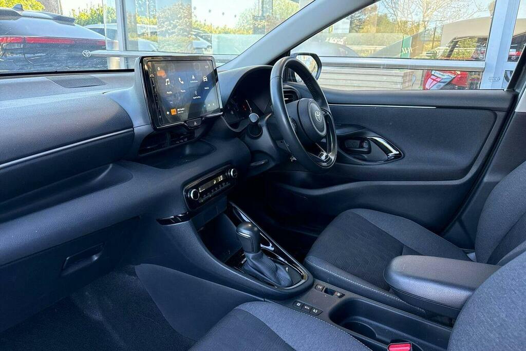 Toyota Yaris 1.5 Vvt H Design Hatchback Hybrid E Cvt GY24DNO Grey #5