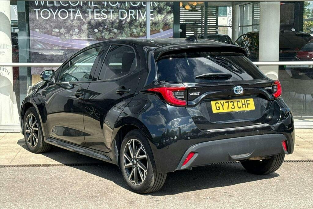 Toyota Yaris 1.5 Vvt H Design Hatchback Hybrid E Cvt GY73CHF Black #4