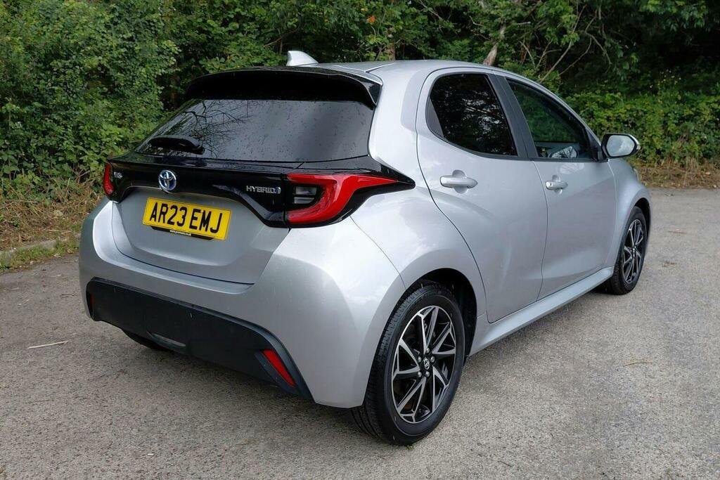 Toyota Yaris 1.5 Vvt H Design Hatchback Hybrid E Cvt AR23EMJ Silver #2