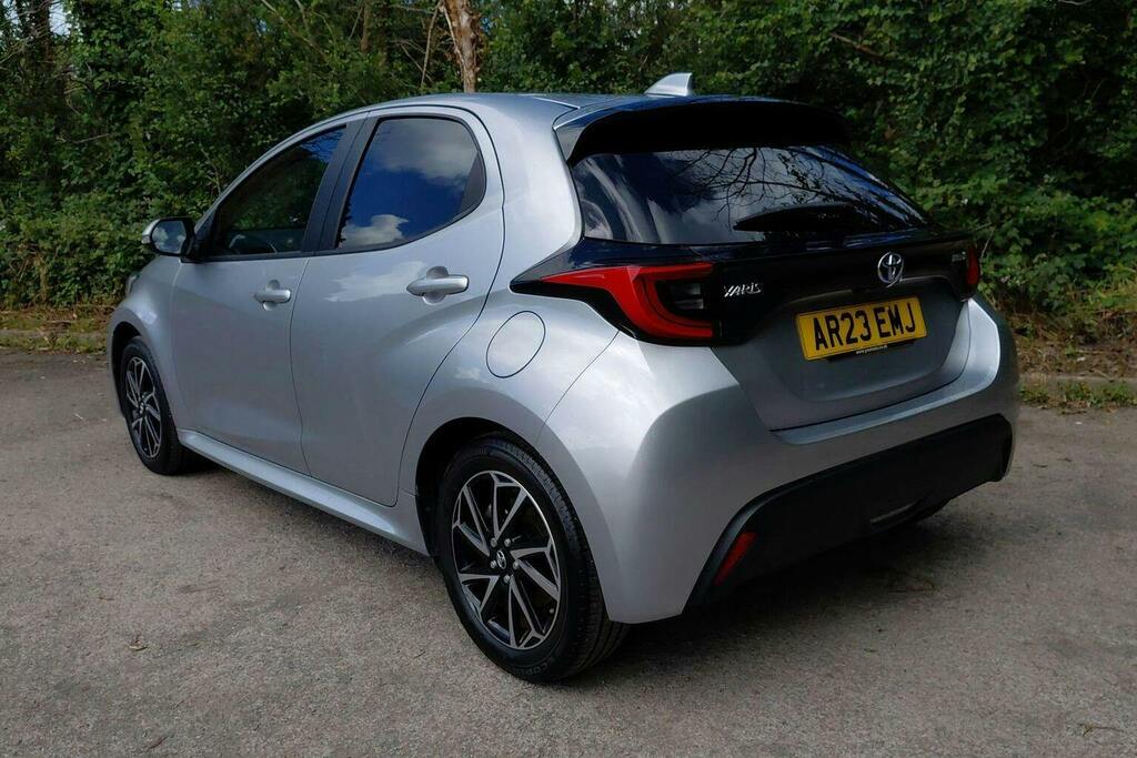 Toyota Yaris 1.5 Vvt H Design Hatchback Hybrid E Cvt AR23EMJ Silver #4