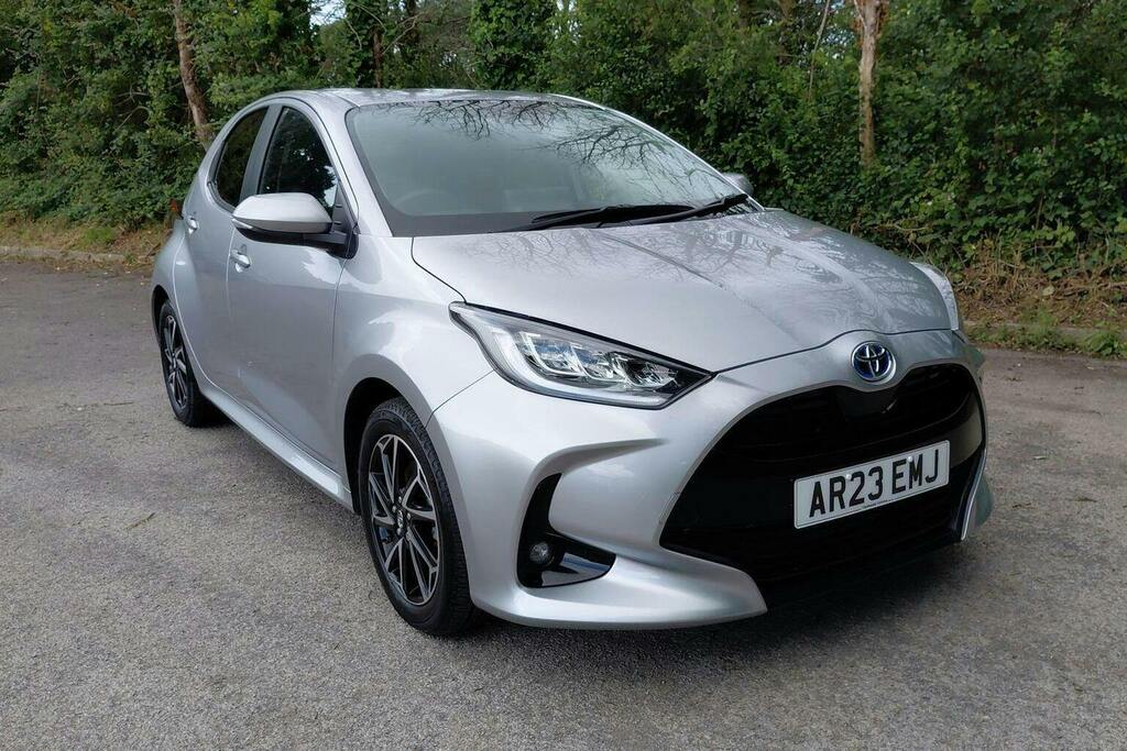 Toyota Yaris 1.5 Vvt H Design Hatchback Hybrid E Cvt Silver