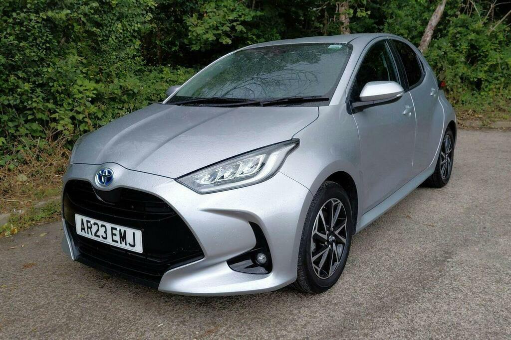 Toyota Yaris 1.5 Vvt H Design Hatchback Hybrid E Cvt AR23EMJ Silver #3