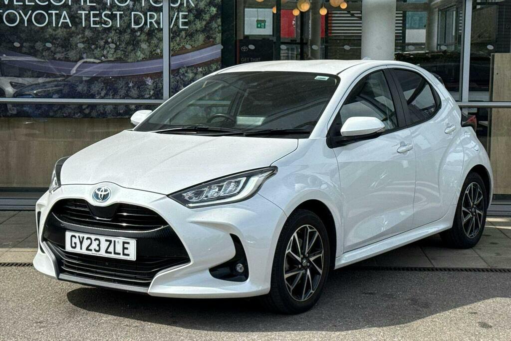 Toyota Yaris 1.5 Vvt H Design Hatchback Hybrid E Cvt GY23ZLE White #3