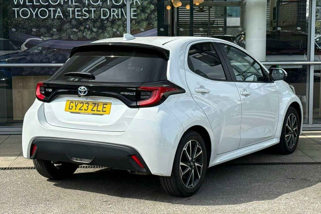 Toyota Yaris 1.5 Vvt H Design Hatchback Hybrid E Cvt GY23ZLE White #2